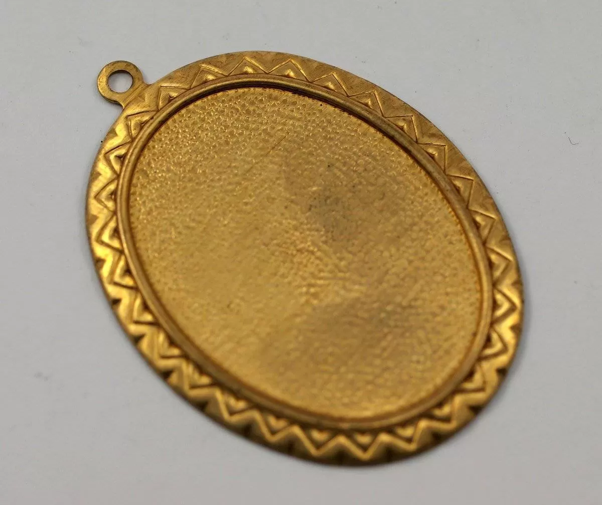 1 Vintage Raw Brass Oval Pendant Setting With 40x30mm Cameo Base L-10