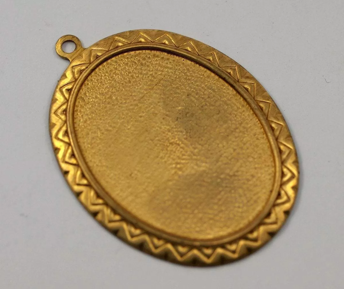 1 Vintage Raw Brass Oval Pendant Setting With 40x30mm Cameo Base L-10