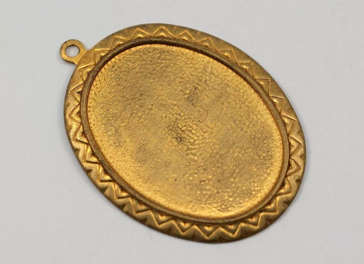 1 Vintage Raw Brass Oval Pendant Setting With 40x30mm Cameo Base L-10