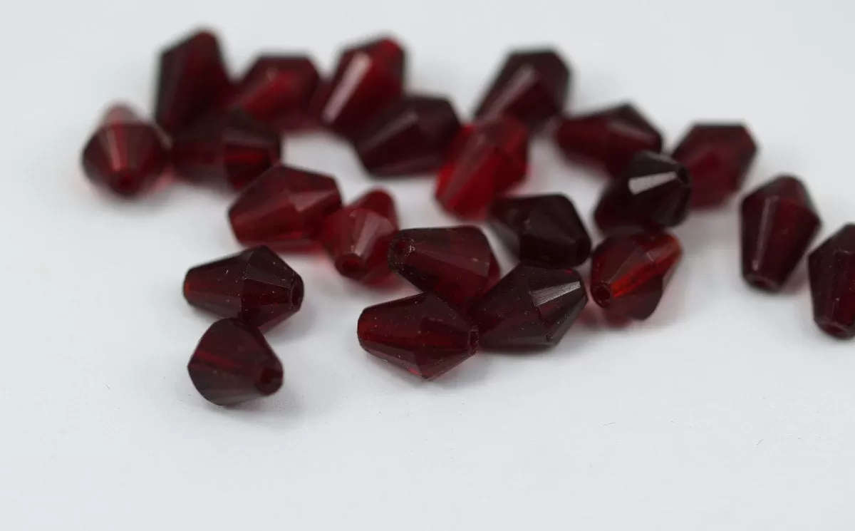 20 Vintage Faceted Cubic Diamond Garnet Red Beads  ( 9x6 mm ) cv38