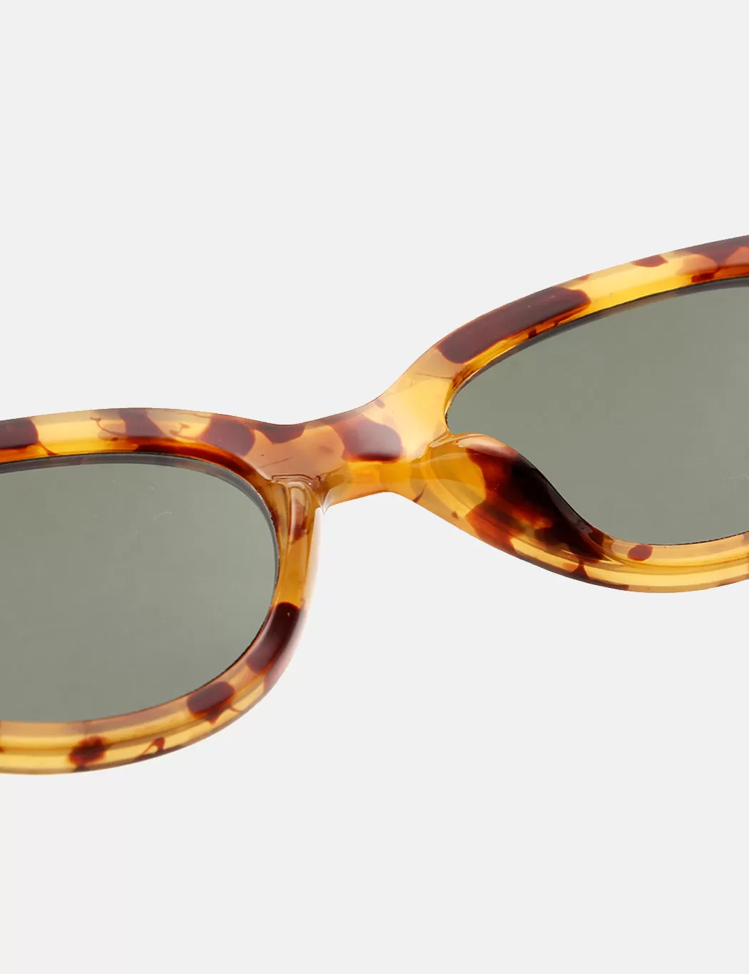 A. Kjaerbede Winnie Sunglasses - Demi Light Brown Transparent