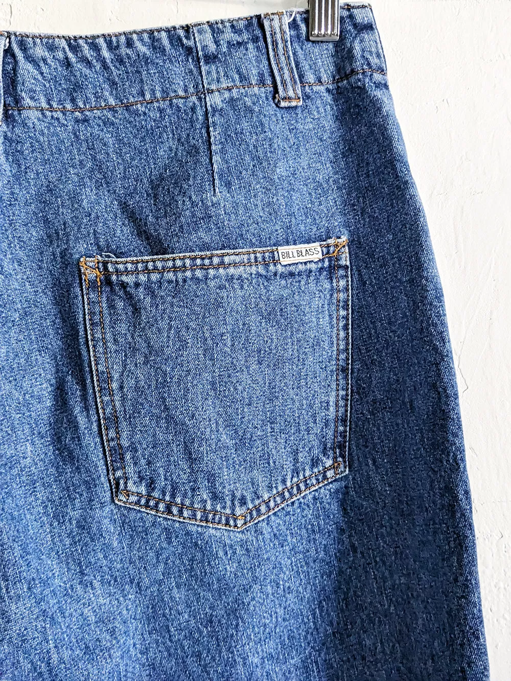 Bill Blass Medium Wash Relaxed Fit Jeans