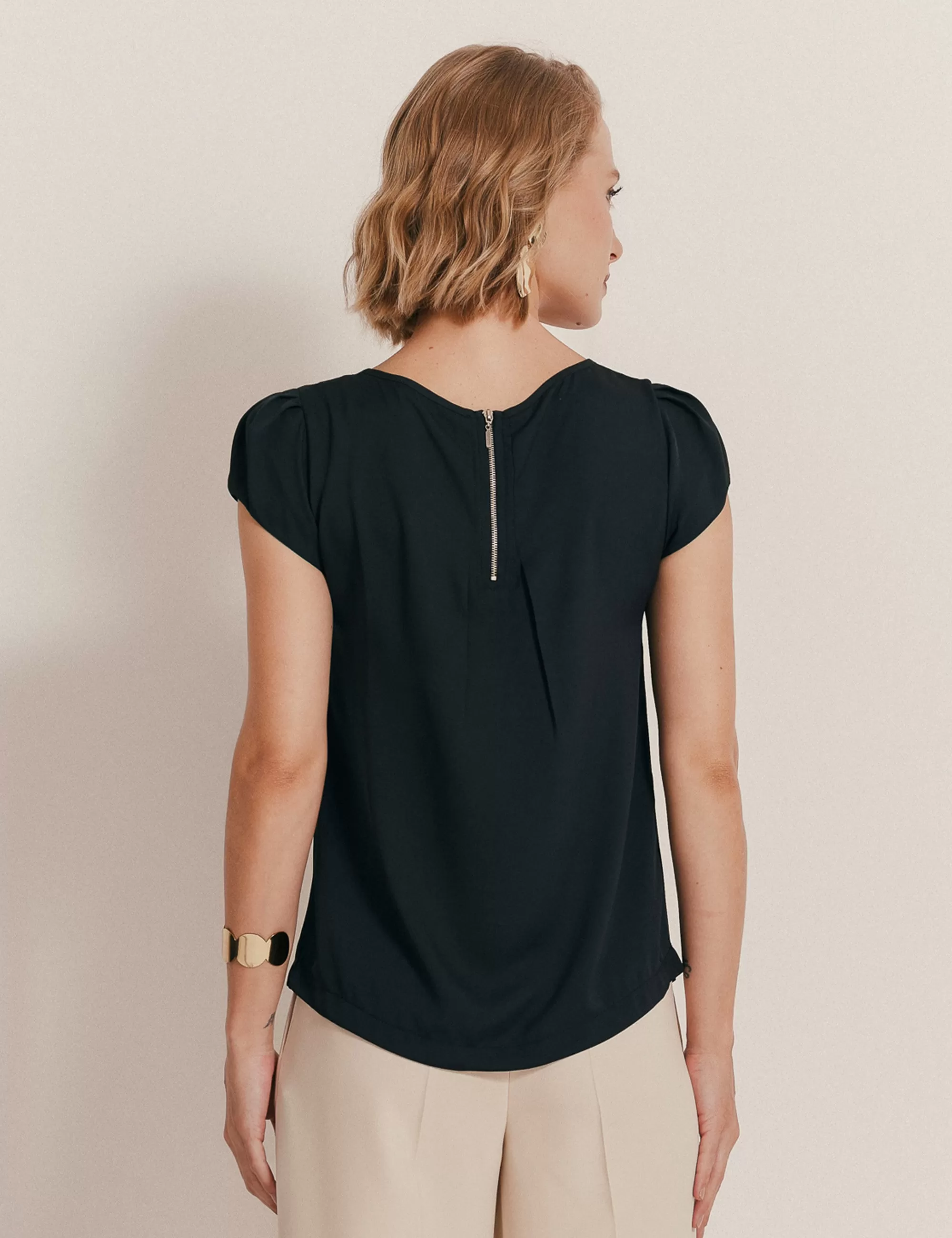 BLUSA UNIQUE CHIC SARA CREPE PRETO