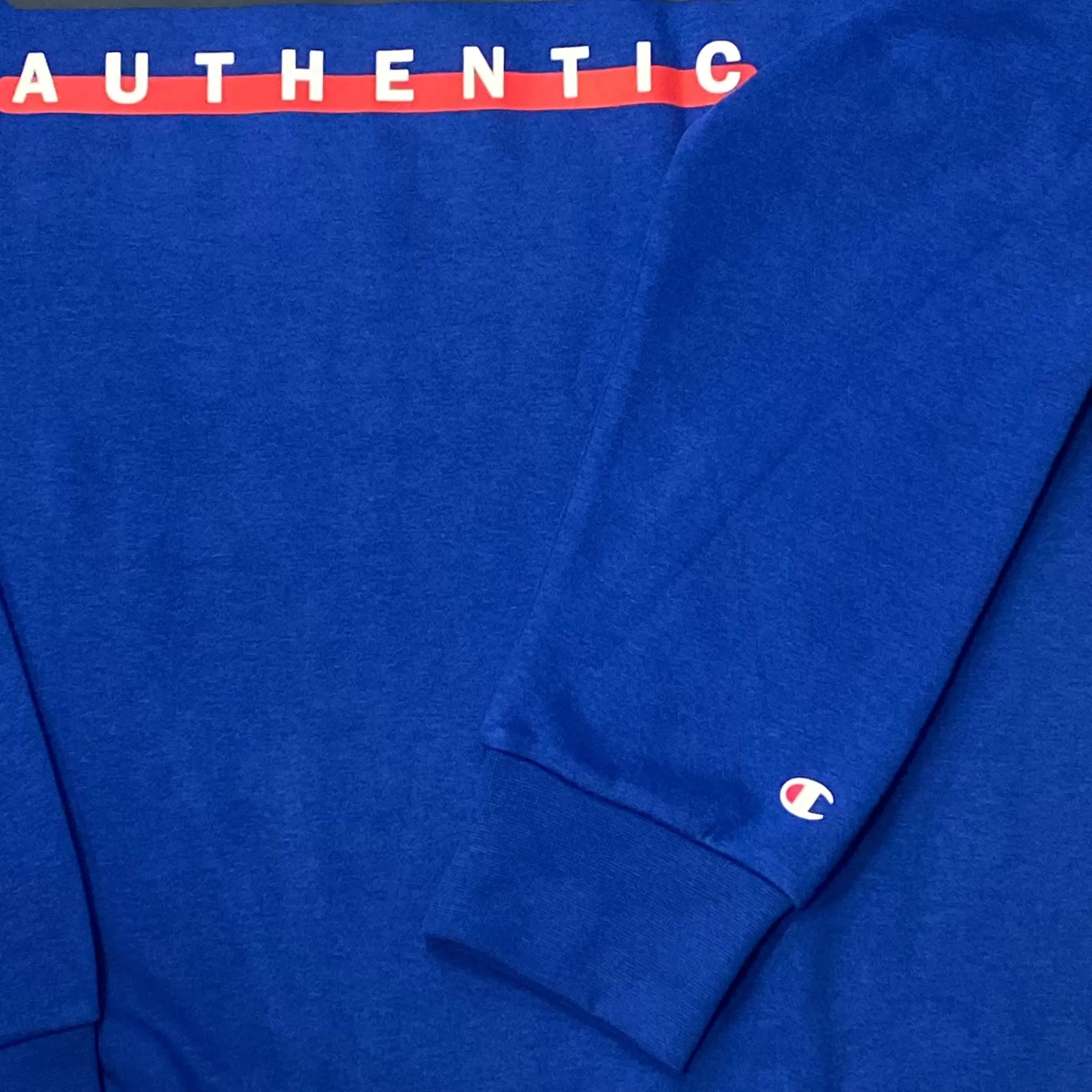 Champion lightweight cotton crewneck sweatshirt with logo on the chest Legacy 306513 BS025 electric blue