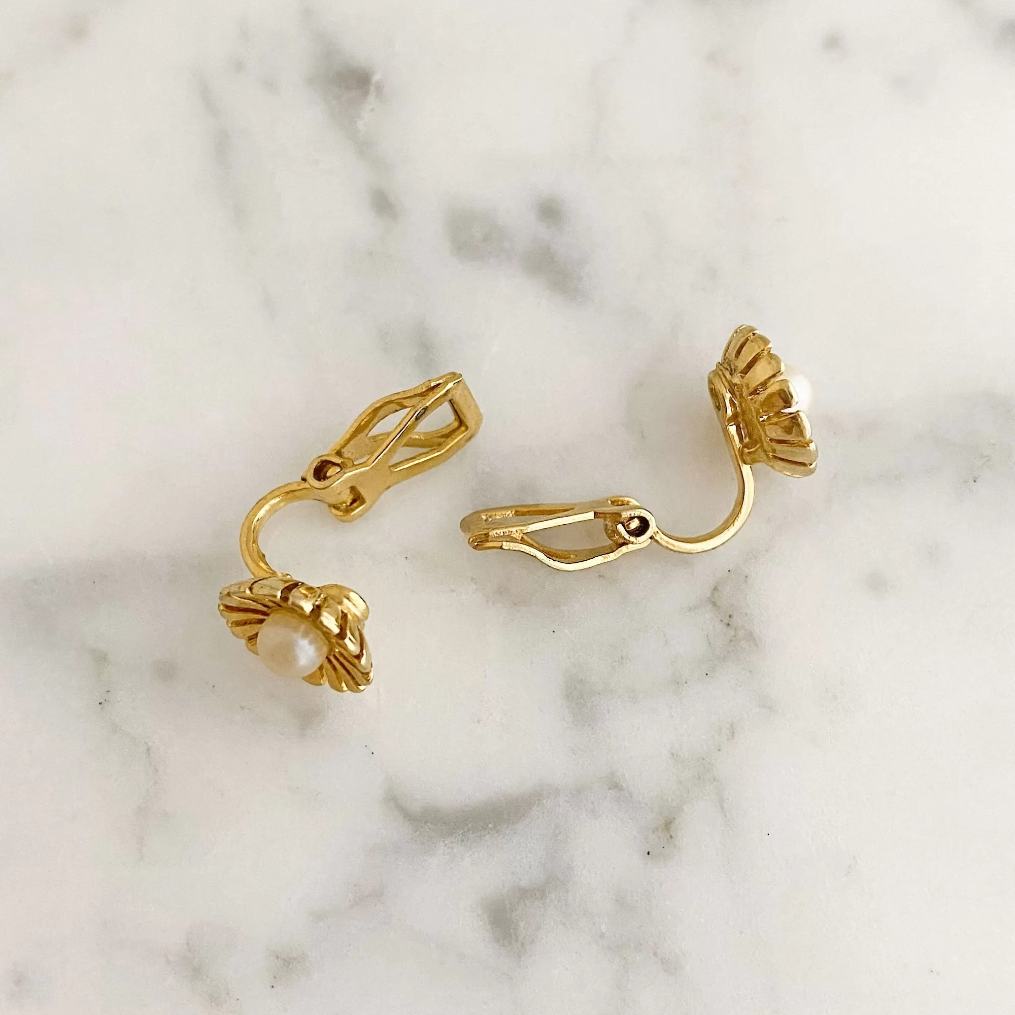 GALLAGHER gold flower clip earrings