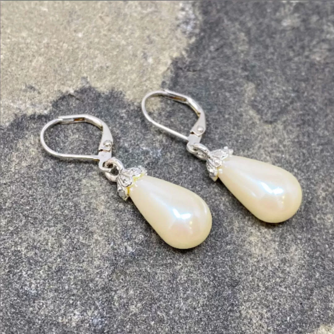 WOODS opalescent tear drop pearl earrings