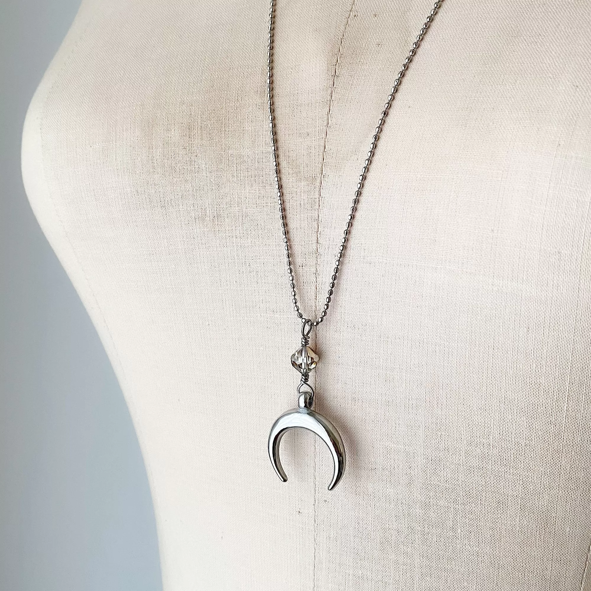 ZAFFRON half moon pendant necklace